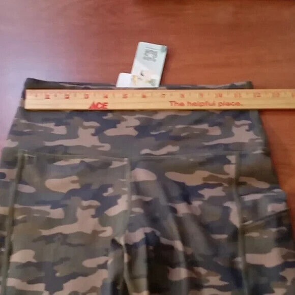 Attracosports on tags no brand on shorts size small camo * - Picture 4 of 14